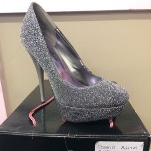 The “Cosmo” Shoe by Night Moves by Allure size 10 Pewter